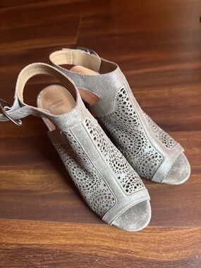 JOHNSTON & MURPHY Open Toe Heels Size 9.5